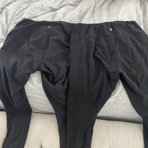 Yogalicious set of 2 medium full length leggings